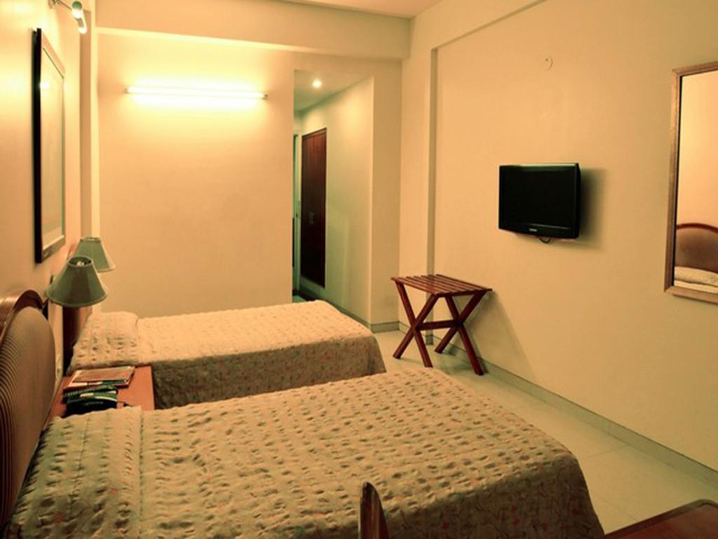 Hotel The Tourist - 1 Min From New Delhi Railway Station Bilik gambar